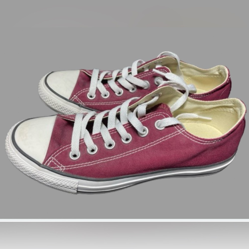 Women’s Converse. Size 7
